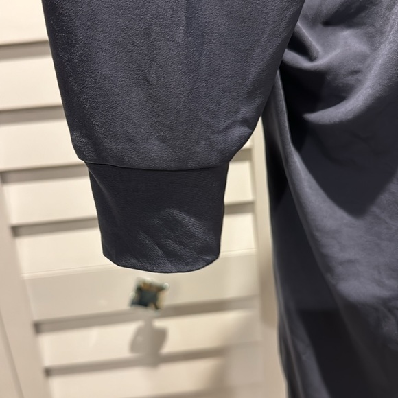 Tahari NWT Top with Chain front detail, soft and comfy! - Picture 3 of 9